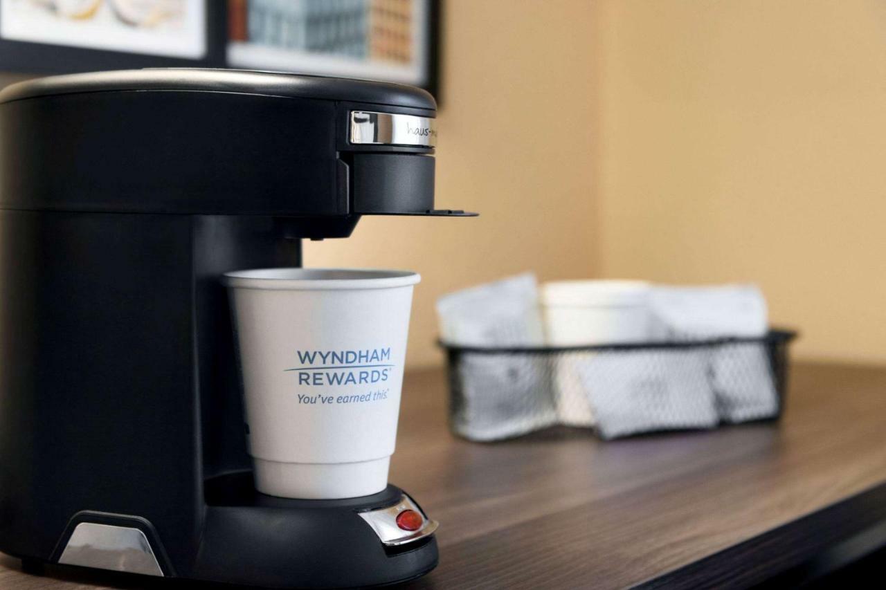 Baymont By Wyndham Tulsa Hotel Eksteriør billede